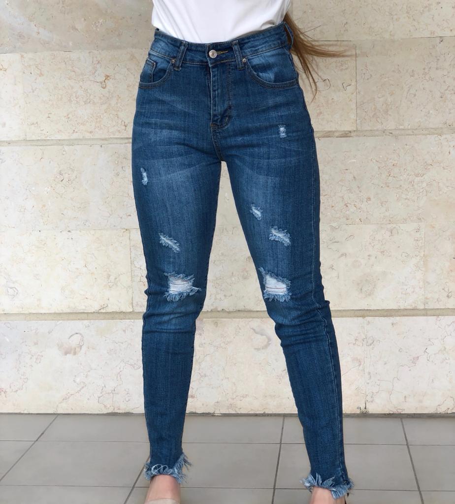 ג'ינס קרעים סיומת פרומה