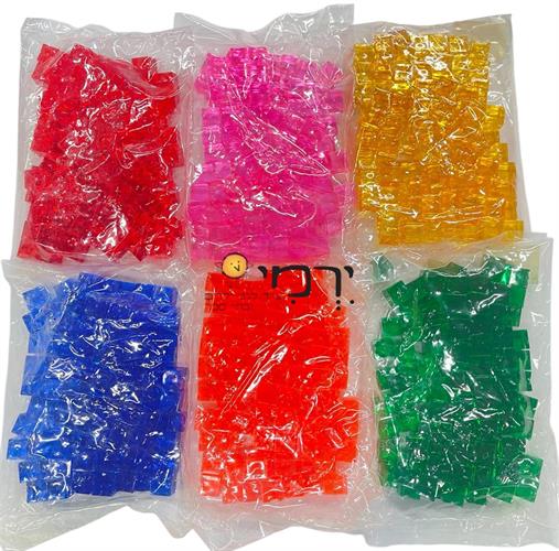 קוביות שקופות מפלסטיק לשולחן אור