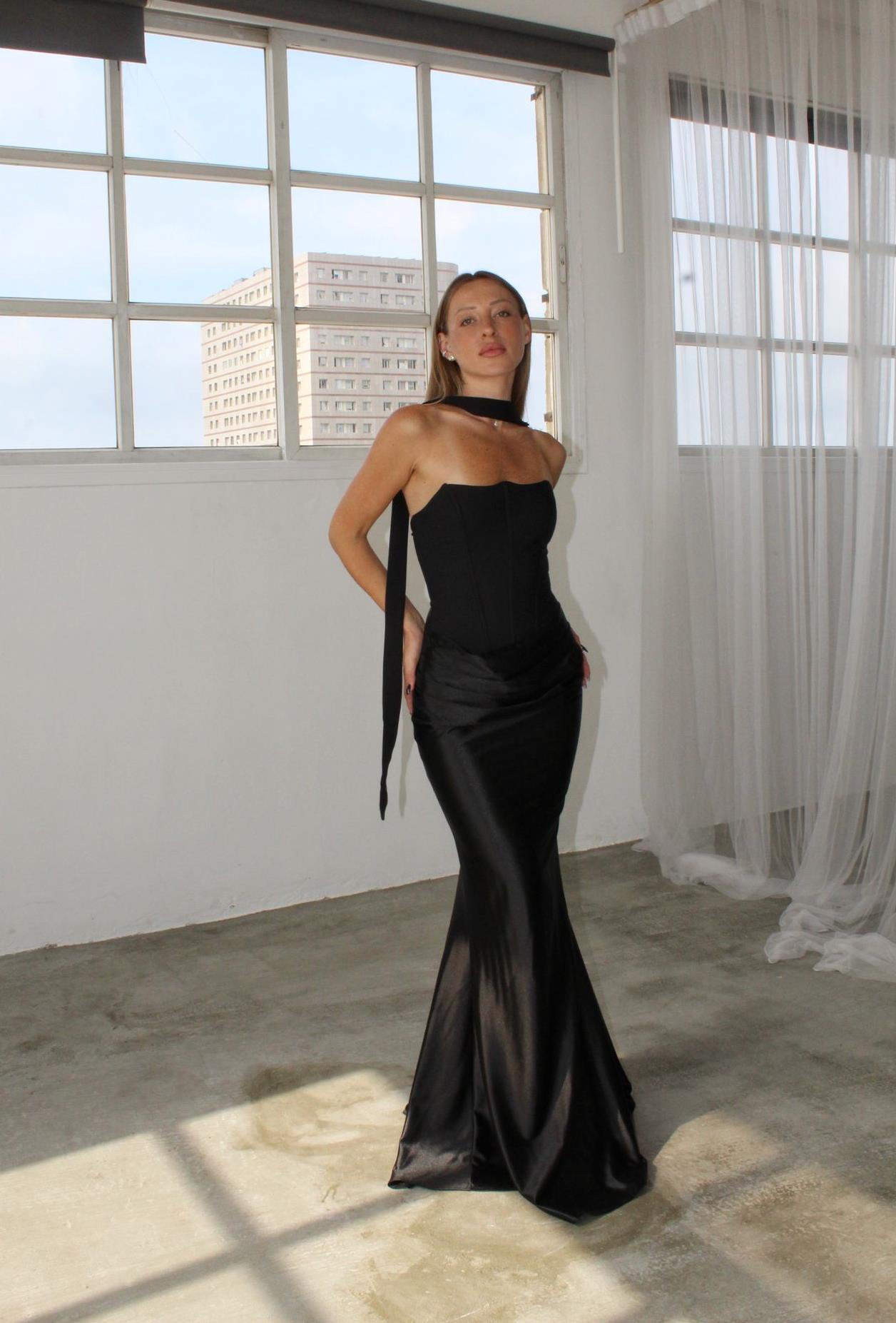 שמלת ולנטינה שחורה שמלת ולנטינה שחורה