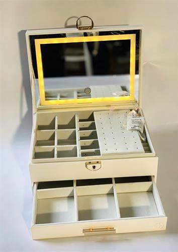 תיק מורבע לבן 5048