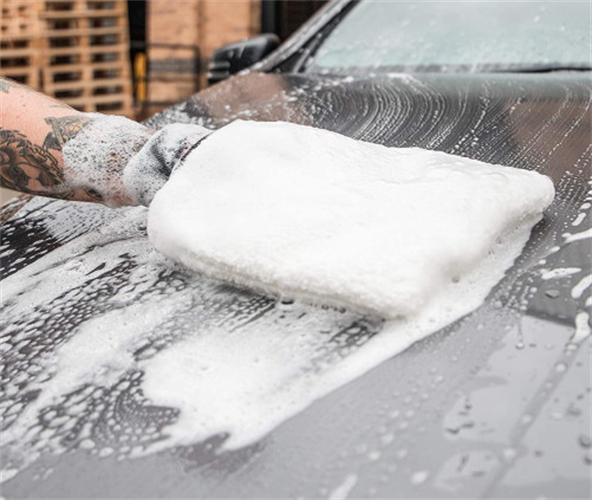 כפפת מיקרופייבר לבנה - WHITE MICROFIBER WASH MITT מבית MEGUIAR'S | גודל 19X29 ס"מ