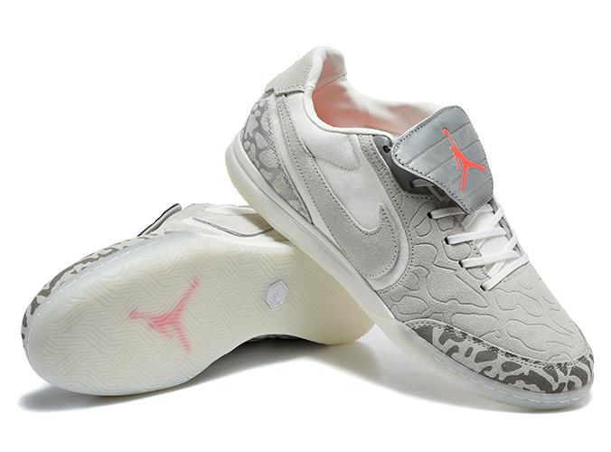 סניקרס כדורגל נייק Nike Tiempo Streetgato x Jordan אפור כתום