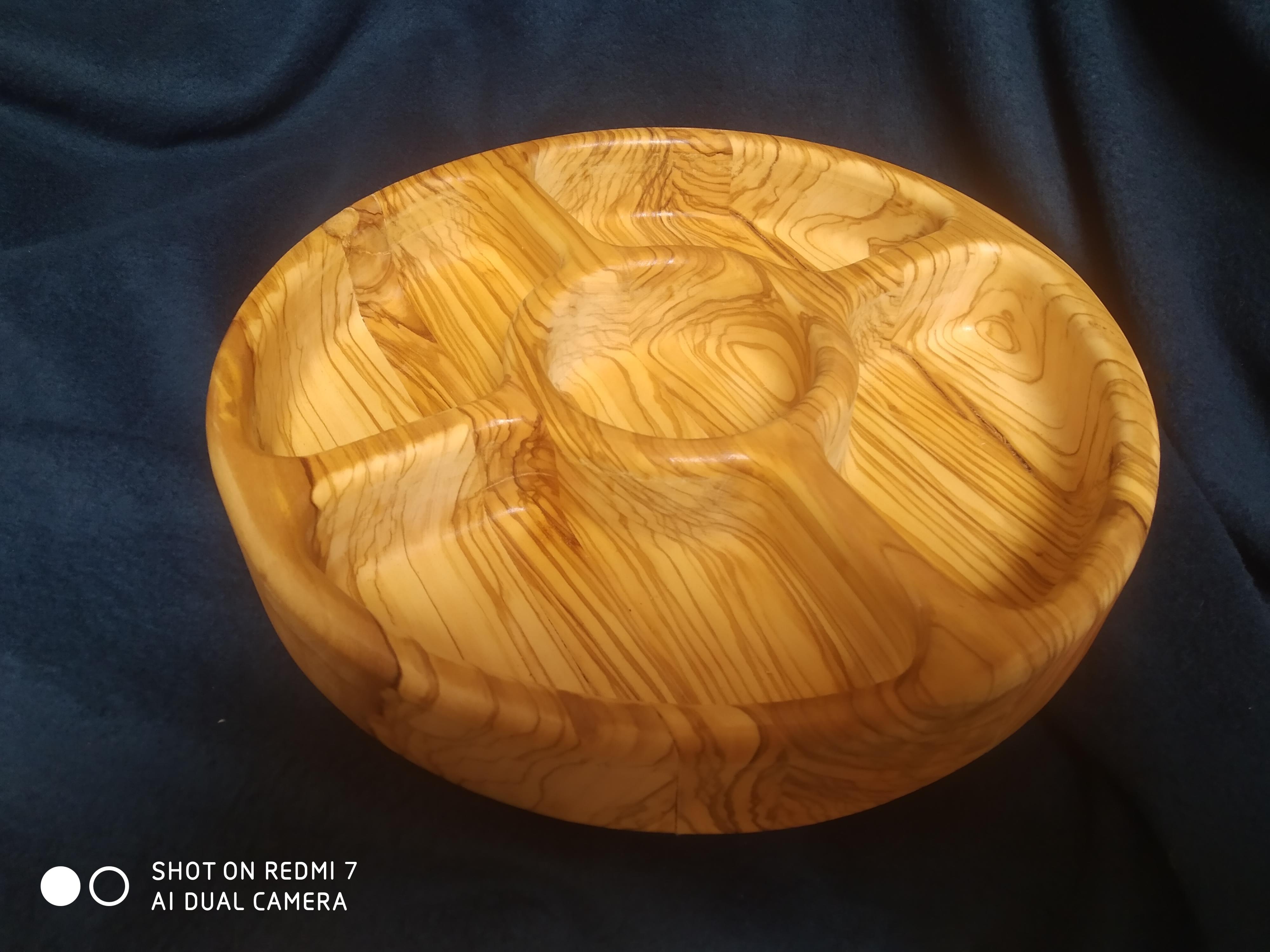 קערה להגשה מעץ זית קערה להגשה מעץ זית