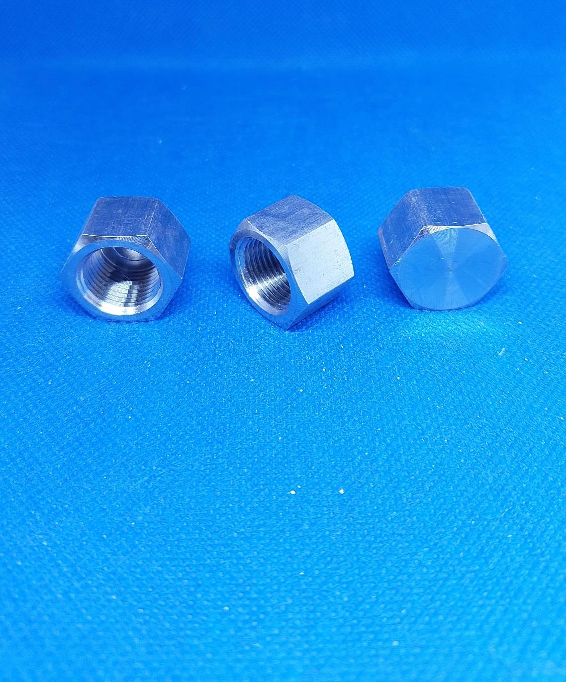 פקק נירוסטה נקבה 8\1 שמינית מכסה הברגה BSP עשוי בחריטה 9.5 ממ קמפינג לייף