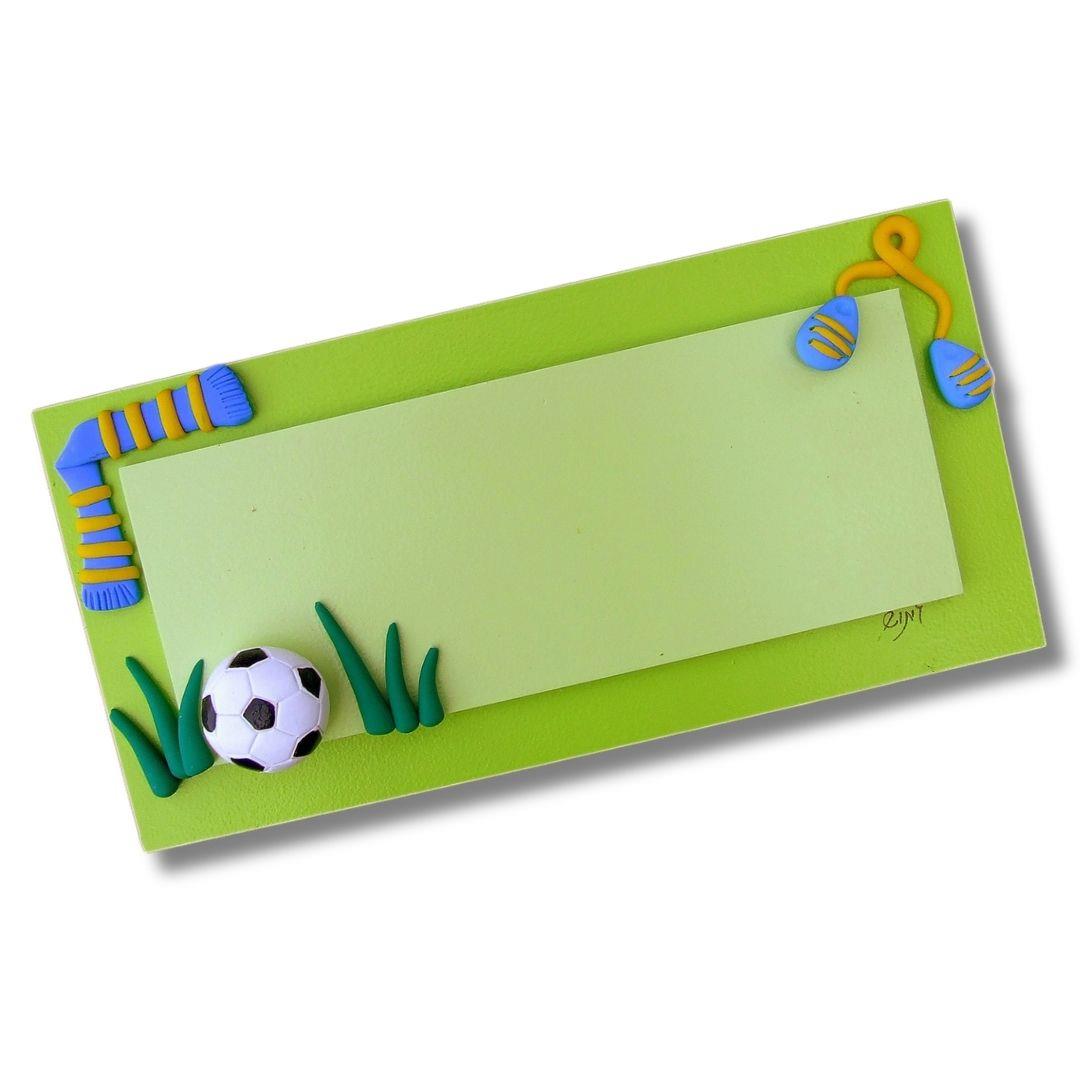 שלט עץ כדורגל על רקע ירוק | שלט עץ עבודת יד בעיצוב אישי