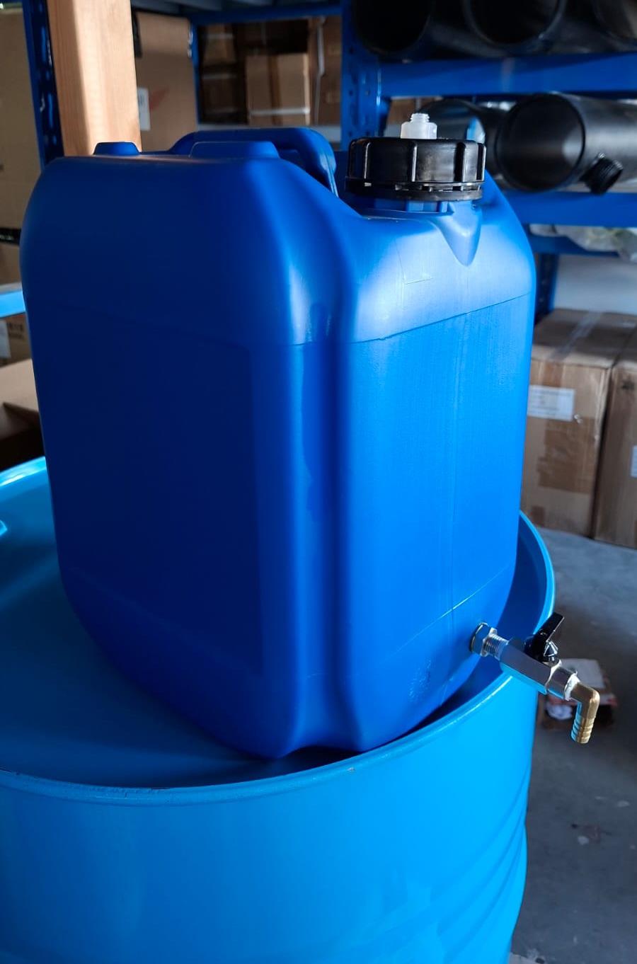 מיכל מדללים שונים בנזין סולר שמן כשרוצים למזוג עם ברז 90 מעלות פקק ונשם צבע כחול 18 ליטר קמפינג לייף