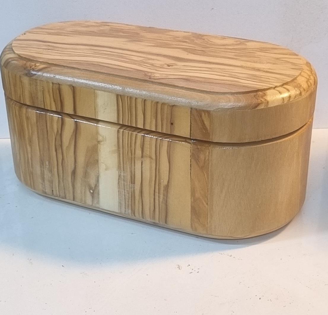 קופסה לאתרוג מעץ זית בעיצוב מהודר