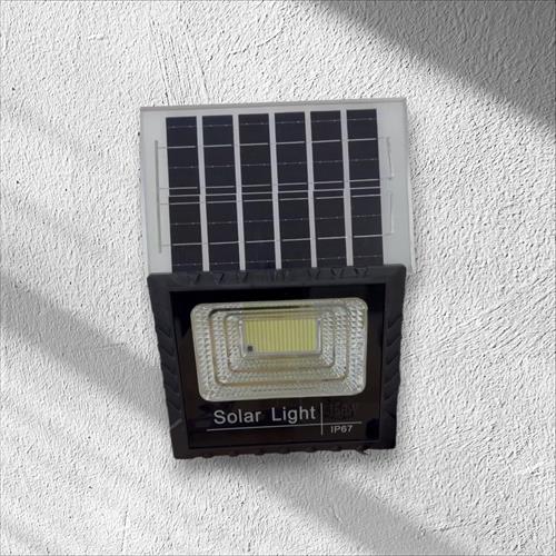 פרוז'קטור סולארי בעוצמת 150 וואט פרוז'קטור סולארי בעוצמת 150 וואט