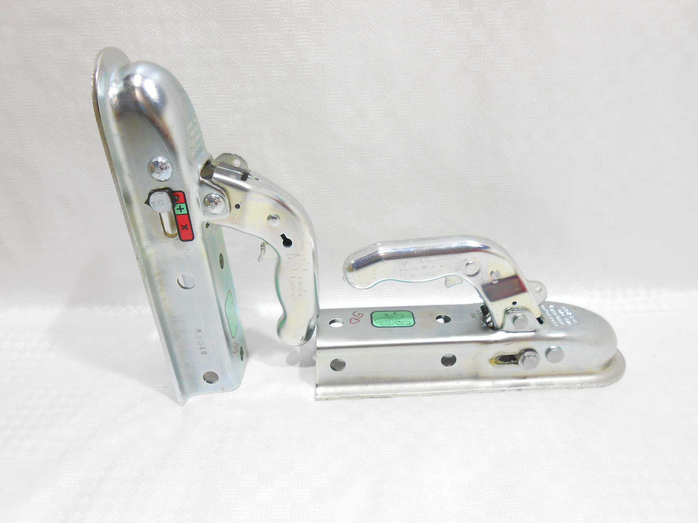 כף ריתום KNOTT מחוזקת לנגרר ליצול 50 מילימטר עומס עד 1400 קג תוצרת KNOTT קמפינג לייף