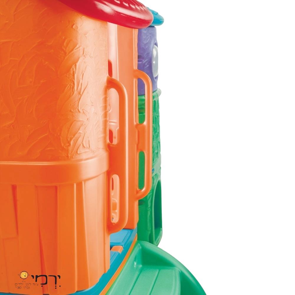 מתקן חצר לילדים מועדון עם גשר, 2 מגלשות, פינות מסתור וחלונות תצפית מתקן חצר לילדים מועדון עם גשר, 2 מגלשות, פינות מסתור וחלונות תצפית