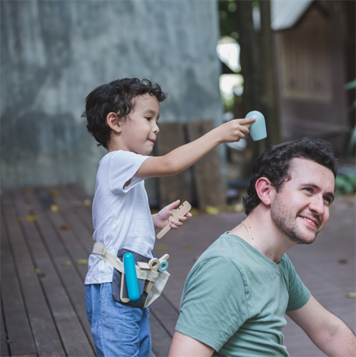 חגורת מעצב שיער מעץ