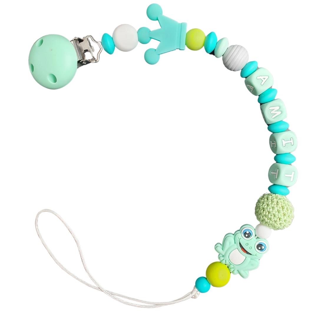 מחזיק מוצץ עם שם ירוק מנטה, נשכן מעוצב בעבודת יד, תופסן למוצץ סיליקון, מתנה אישית ללידה, אקססורי מעוצב.