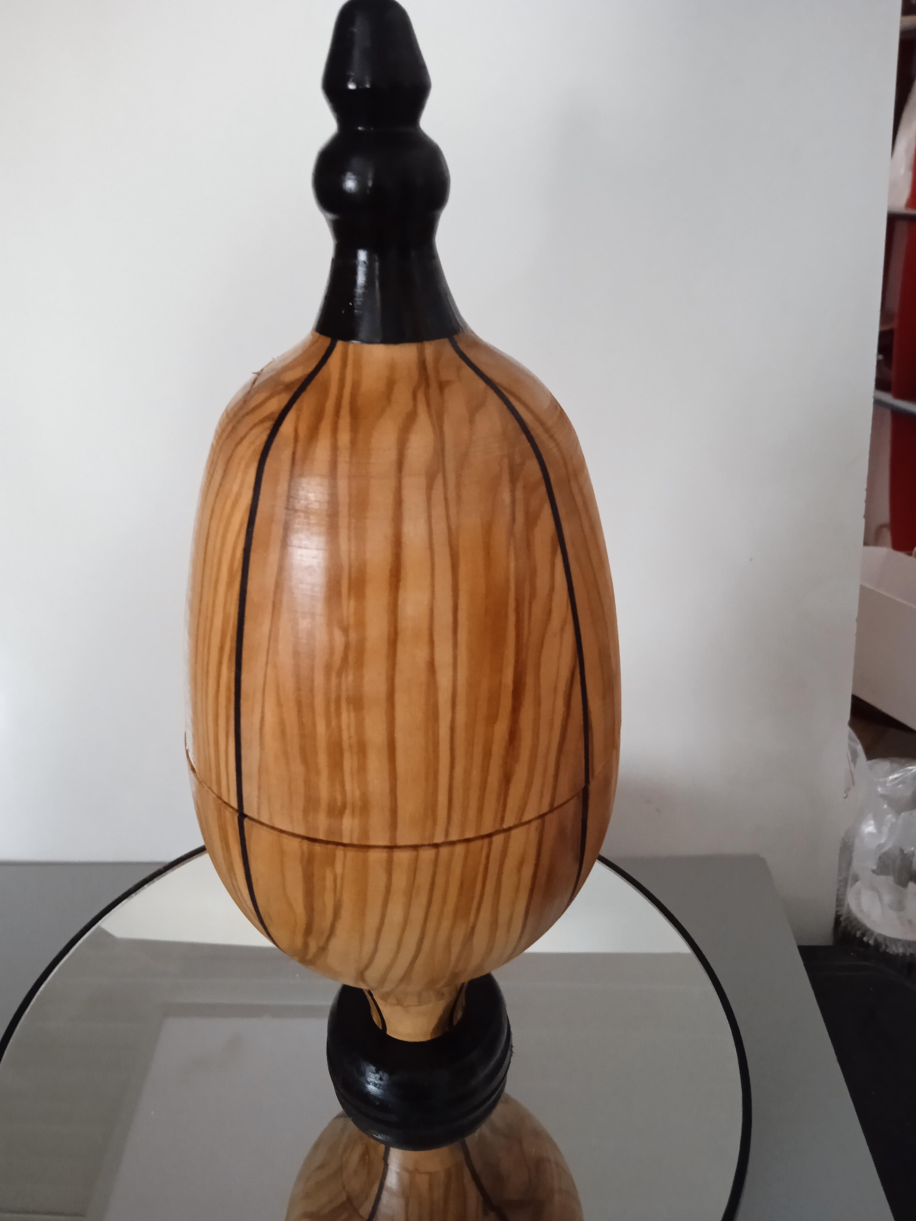 קופסא לאתרוג מעץ זית בשילוב עץ אבוני קופסא לאתרוג מעץ זית בשילוב עץ אבוני