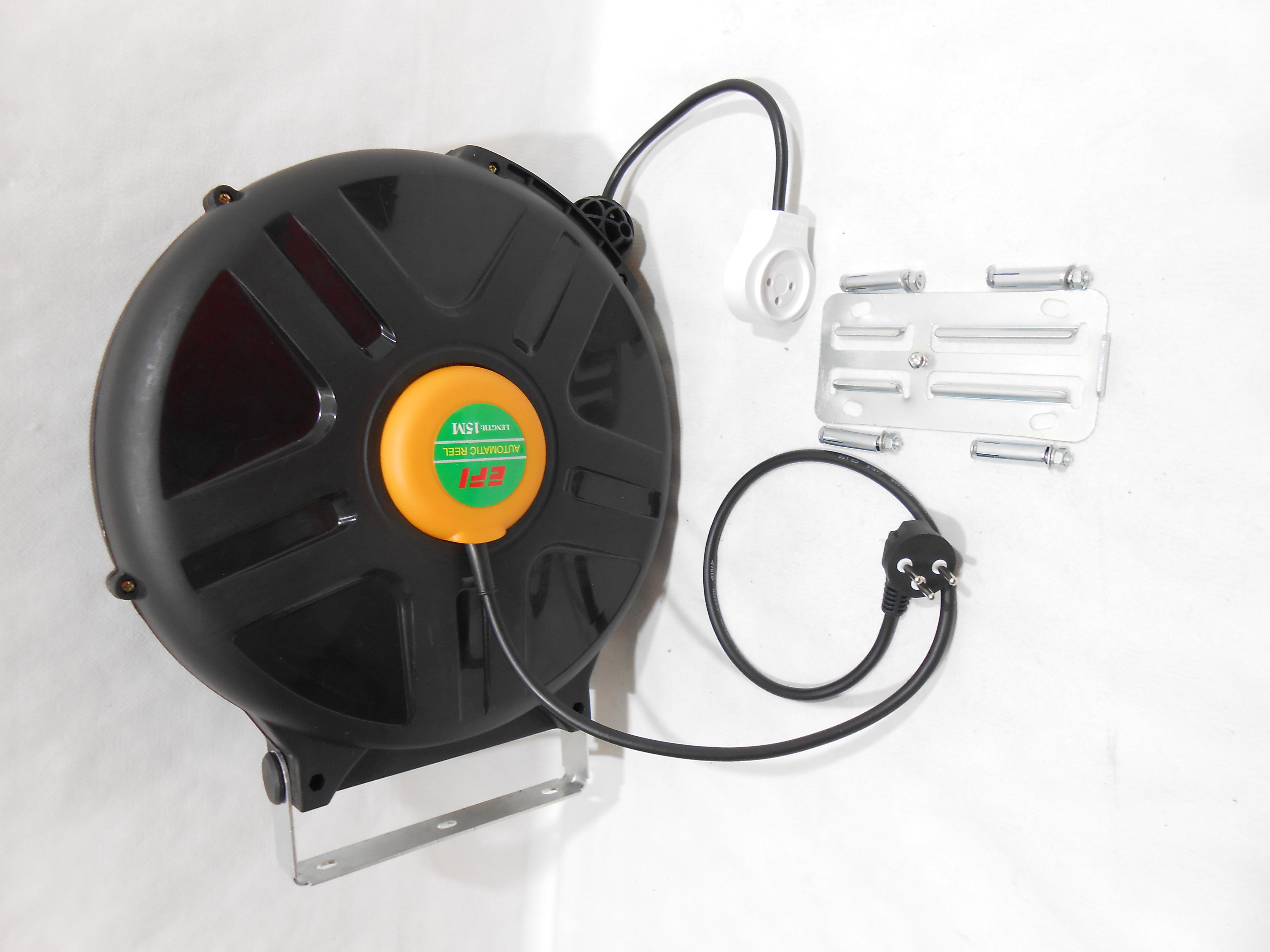 גלגלת כבל מאריך אוטומטית קפיצית נגללת חזרה בגמר השימוש 15 מטר צבע שחור קמפינג לייף גלגלת כבל מאריך אוטומטית קפיצית נגללת חזרה בגמר השימוש 15 מטר צבע שחור קמפינג לייף