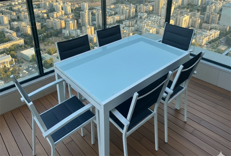 שולחן לגינה ולמרפסת נפתח אלומיניום טופ זכוכית 1.40-2.80 + 4 כסאות צבע לבן