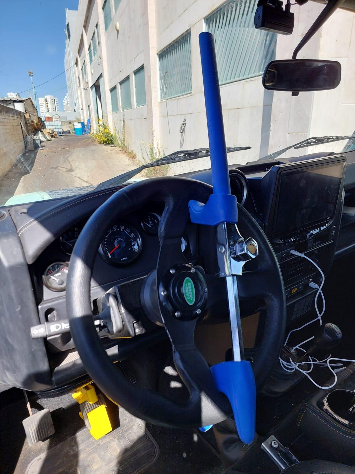 מנעול הגה ברקס או קלאץ לנד רובר LAND ROVER מנעולים נפרדים 2 יחידות גיר ידני קמפינג לייף מנעול הגה ברקס או קלאץ לנד רובר LAND ROVER מנעולים נפרדים 2 יחידות גיר ידני קמפינג לייף