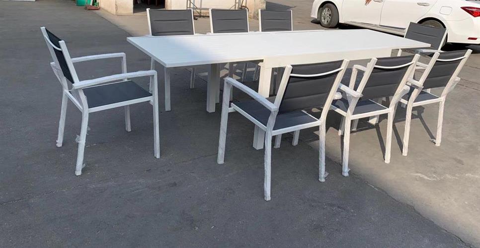 שולחן לגינה ולמרפסת נפתח אלומיניום טופ אלומיניום 1.40-2.80 + 4 כסאות צבע לבן