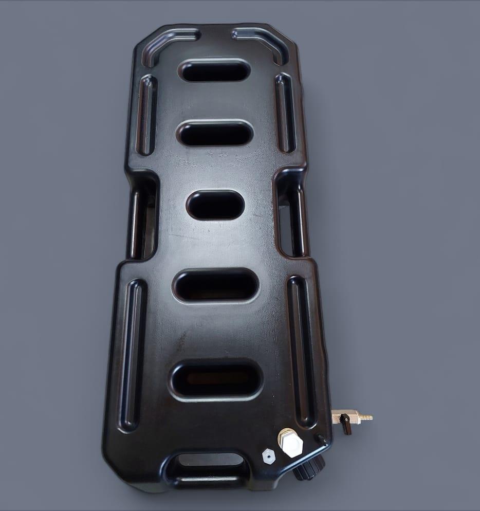 מיכל 30 ליטר שטוח עם ברז תחתון 2 נשמים פתח מילוי עליון צבע שחור קמפינג לייף מיכל 30 ליטר שטוח עם ברז תחתון 2 נשמים פתח מילוי עליון צבע שחור קמפינג לייף