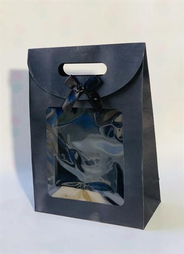 שקיות שחור עם חלון גדול