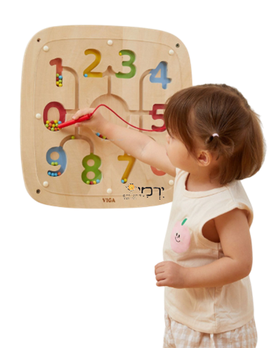 לוח משחק ופעילות מעץ לתלייה – מבוך מספרים