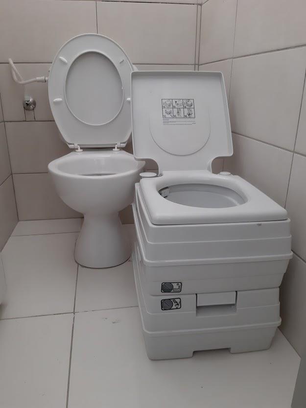 פרגוד וילון מסתור לאסלה לממד ולמקלט לפי דרישות פיקוד העורף שירותים ללא חשמל 24 ליטר קמפינג לייף פרגוד וילון מסתור לאסלה לממד ולמקלט לפי דרישות פיקוד העורף שירותים ללא חשמל 24 ליטר קמפינג לייף