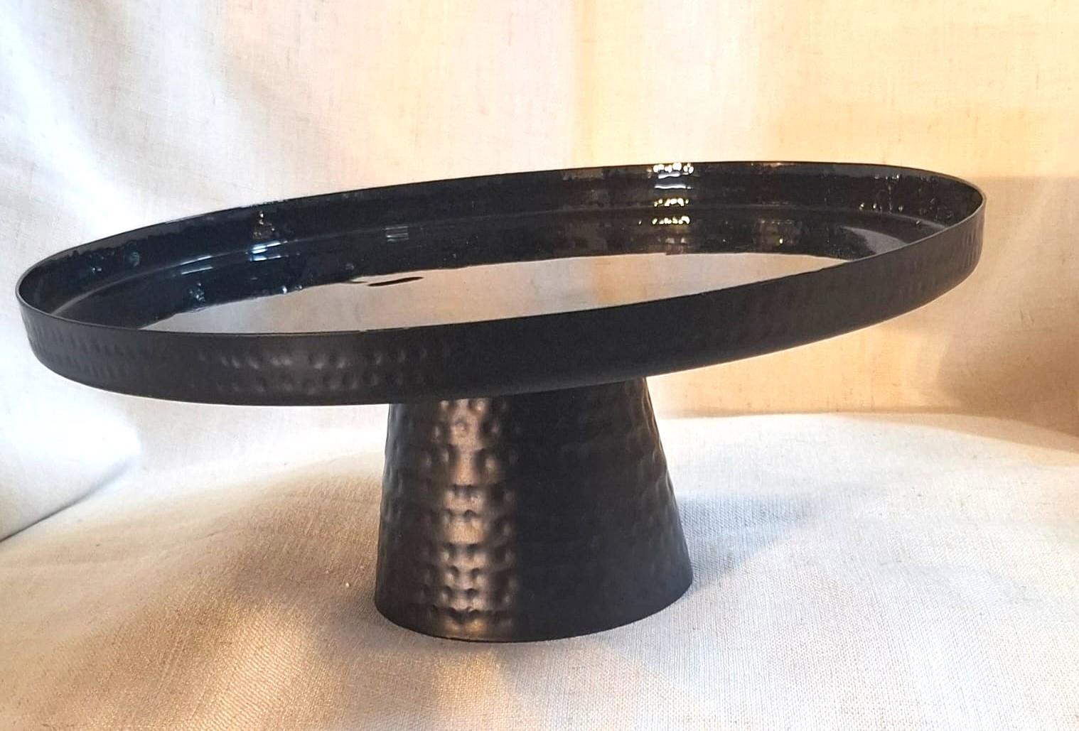 מעמד לעוגה על רגל