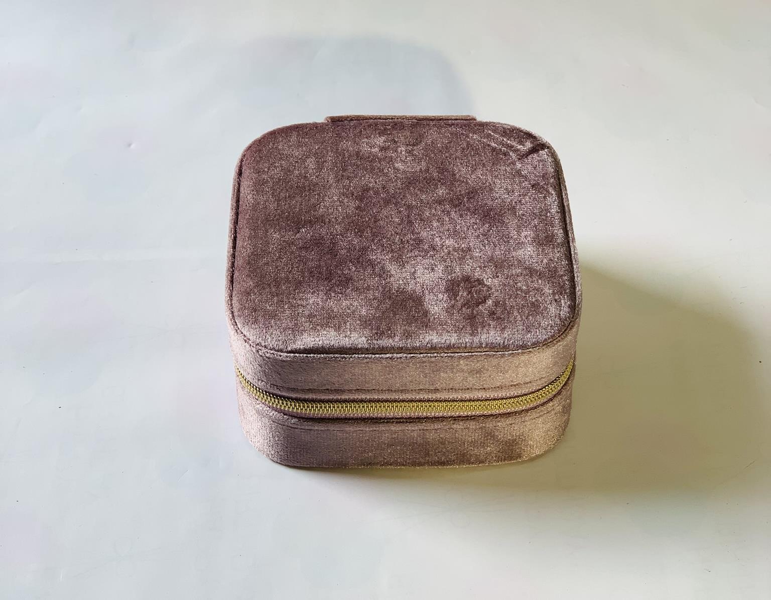 קופסאת תכשיטים סגול