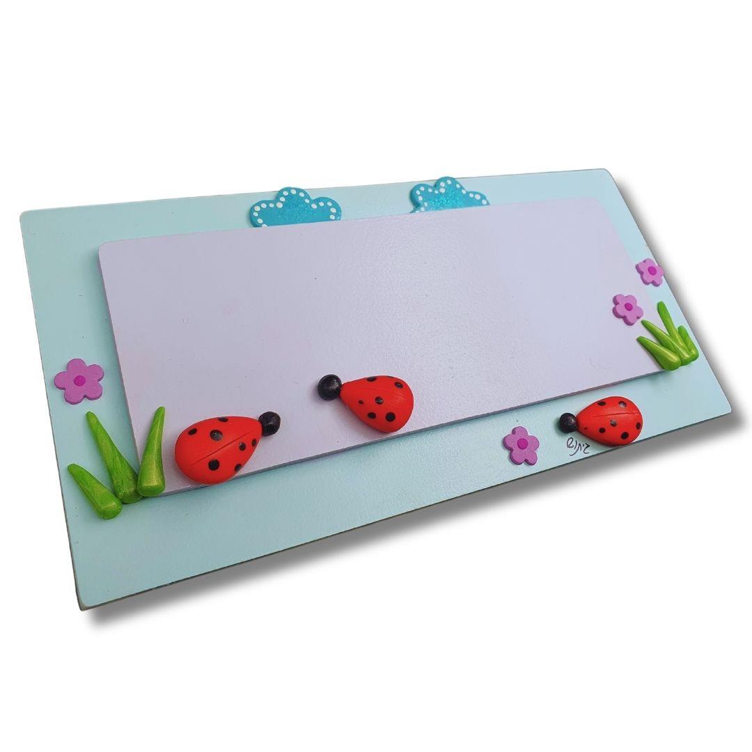 מתנה מעוצבת לבית, שלט לדלת עם כיתוב אישי, עבודת יד מקורית, עיצוב כפרי.