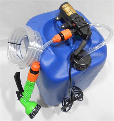 מיכל מים 25 ליטר כחול עם מקלחת חוץ שטח חשמלית 12V משולבת עם ברז לשטיפת ידיים ללא צורך בחשמל