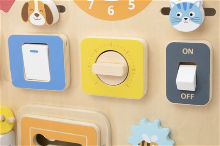 לוח פעילות לקיר בית