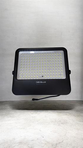 פרוז'קטור סולארי בעוצמת 5000 וואט פרוז'קטור סולארי בעוצמת 5000 וואט