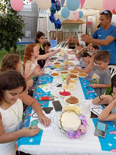 הספר דרוקי הדרקון לומד להרגע וערכת יצירה - בובה של דרקון - מארז קבוצתי (10 יחי')