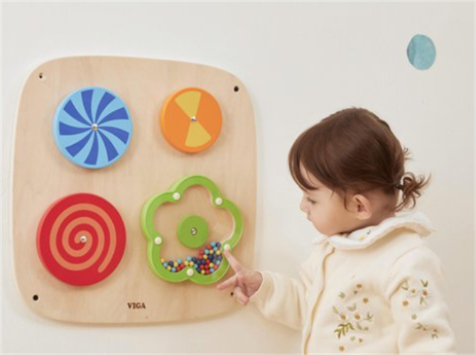 לוח פעילות לקיר עיגולים ופרח