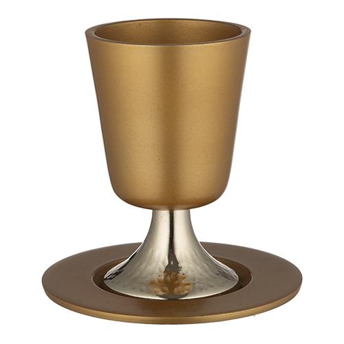 גביע קידוש אלומיניום מהודר עם תחתית 11 ס"מ גוון זהב