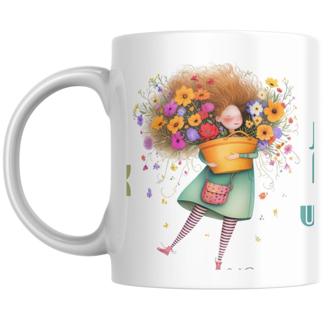 איור ססגוני של אישה נושאת סל פרחים ענק על ראשה בתוך שדה פורח, מודפס על ספל איכותי.