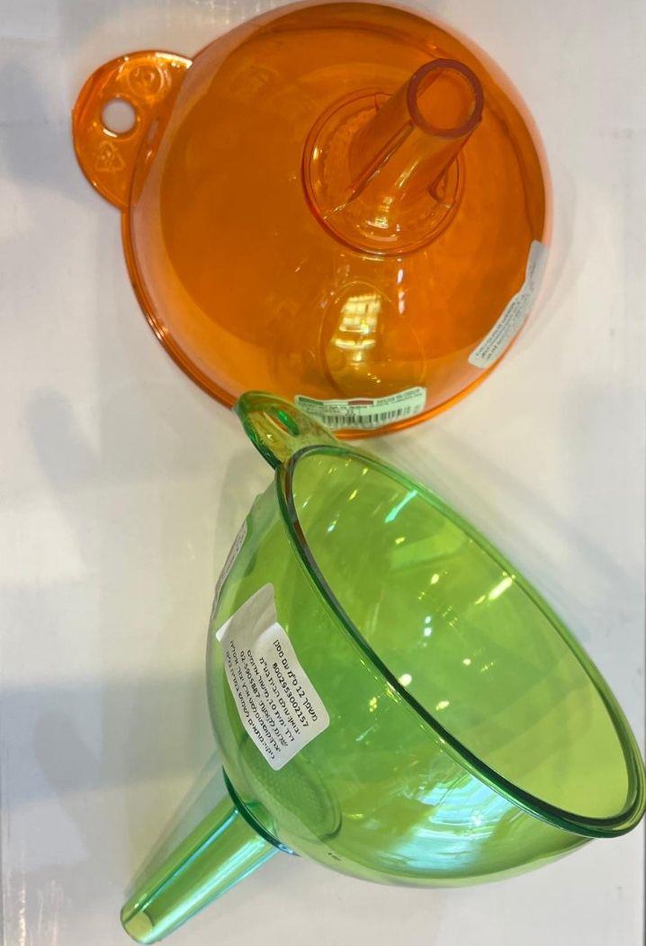 משפך עם מסנן רשת תוצרת איטליה