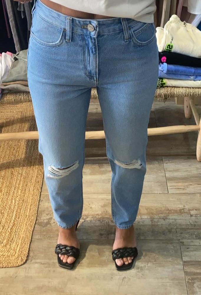 ג'ינס קרעים Carol