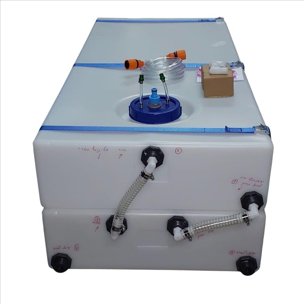 2 מכלי מים מחוברים 312 ליטר יחד במכסה מותקן מצוף למילוי אוטומטי ונשמים המכל כולל 4 ברזים קמפינג לייף