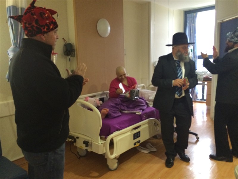 מבצע חנוכה בבתי חולים בירושלים